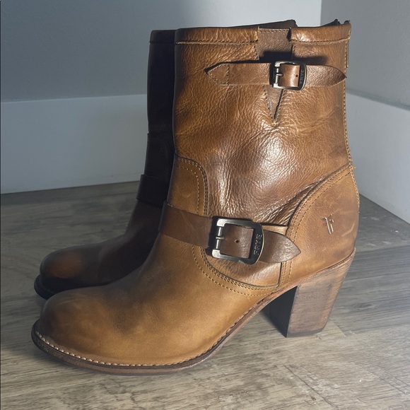 Frye Karla Engineer Boots Women 10 Mid Short Vintage Leather Buckle Zipper Brown - Picture 1 of 11